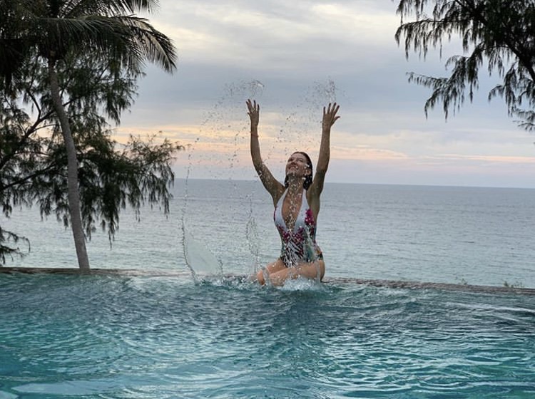 这家藏在普吉岛的酒店，一个网红泳池将美女云集的酒店