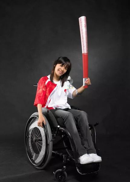 桑兰：磨难，坚韧，向阳而生