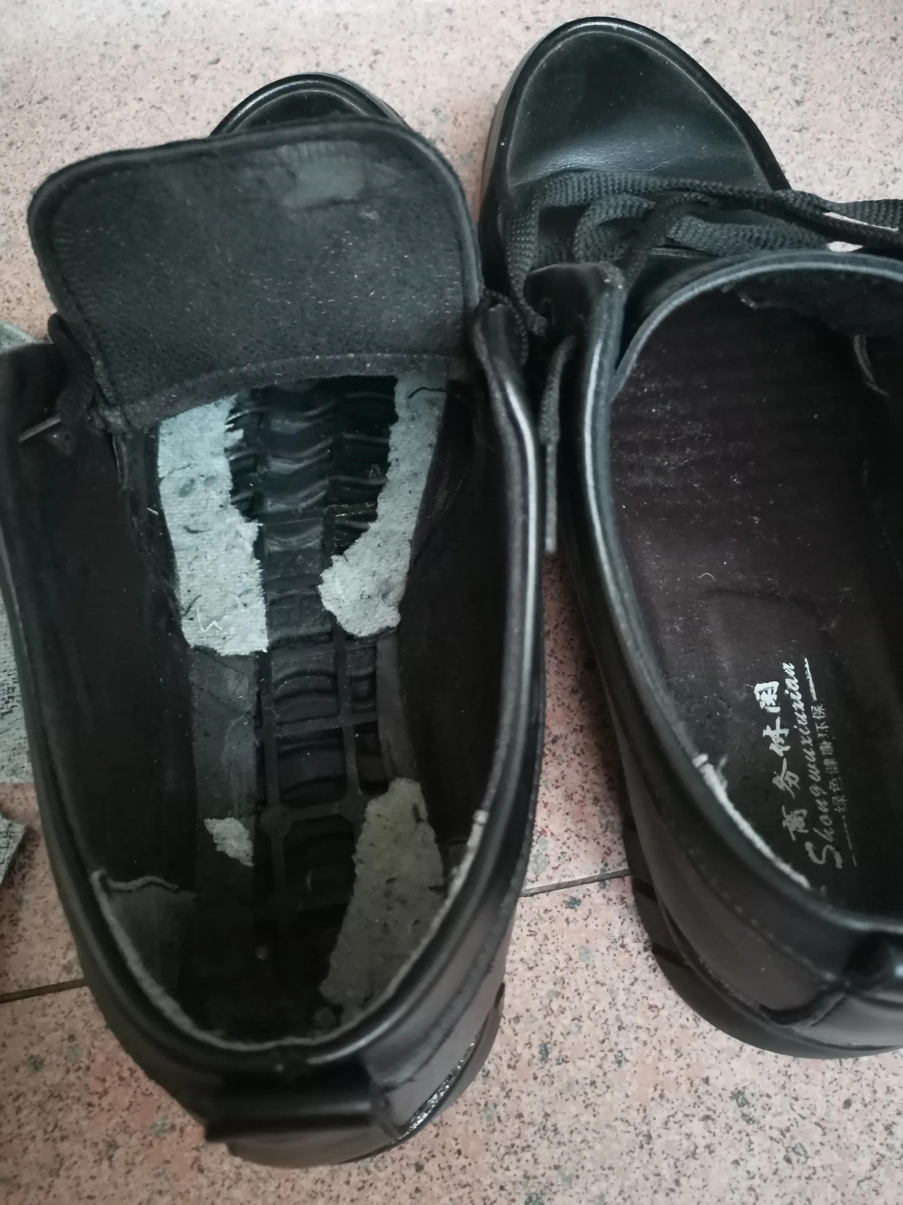 穿这种休闲鞋为什么脚底疼，原来是高低不平的按摩底导致的