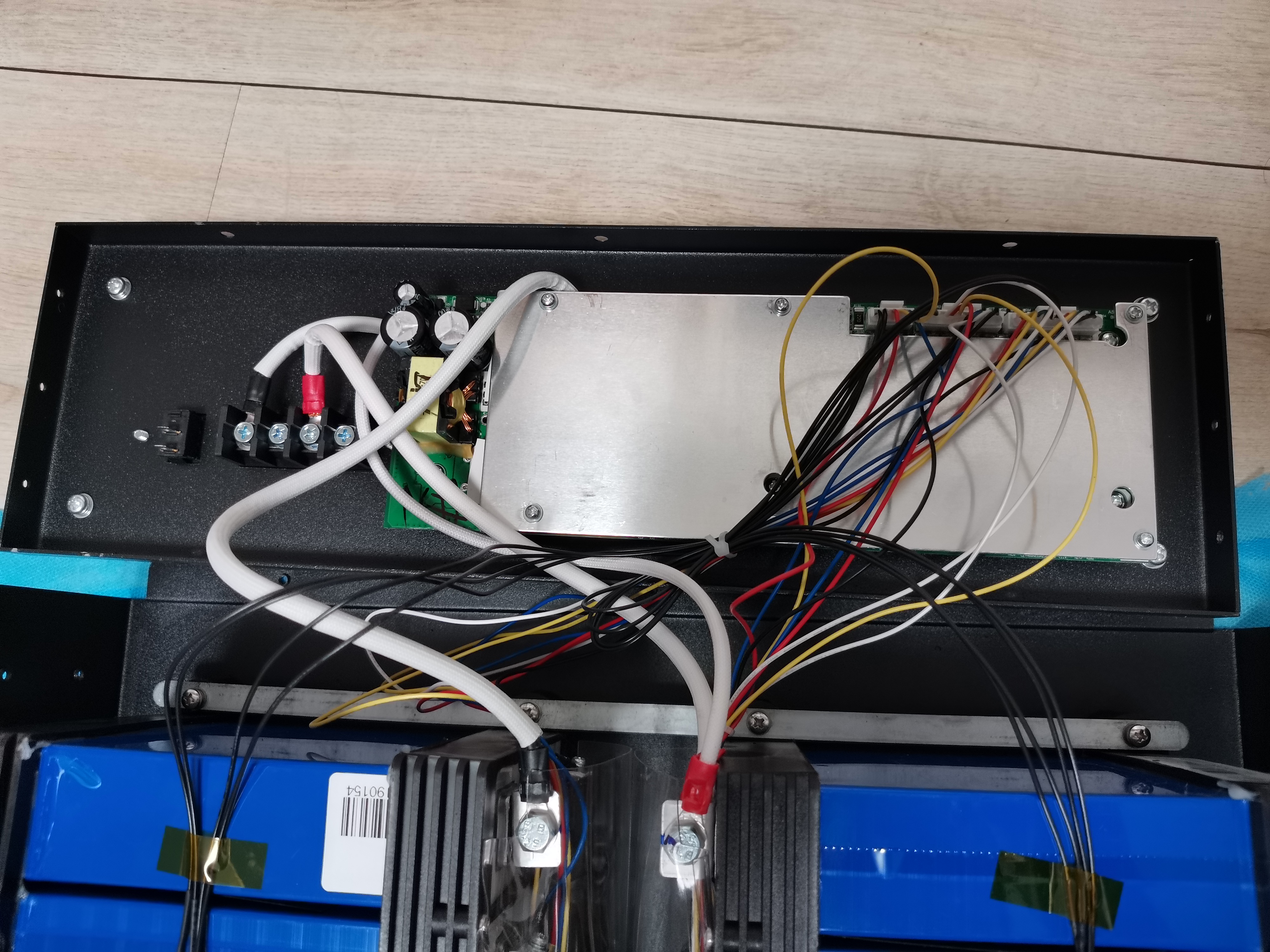 磷酸铁锂做三轮车电池,给电动三轮做一个磷酸铁锂电池