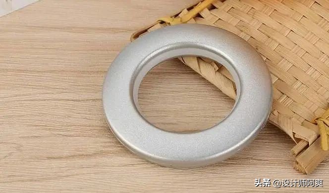 瞧瞧,这才叫窗帘,你家那只是挂了块布