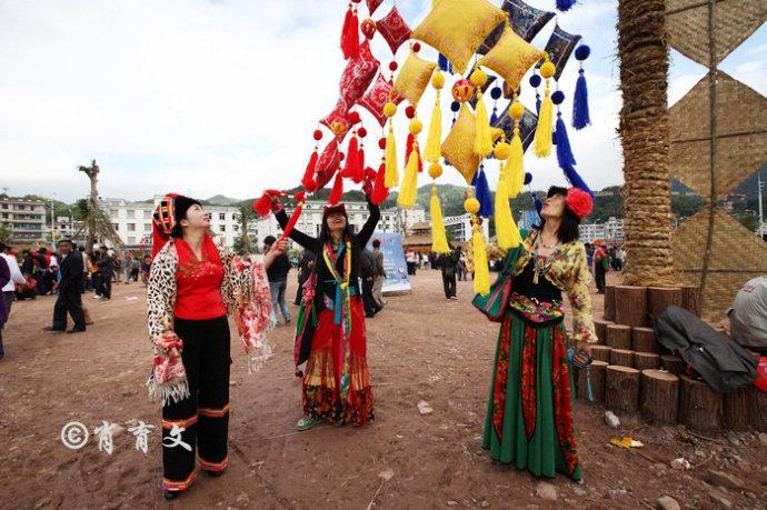 水牛身上画画,水牛身上画了牛郎织女画面