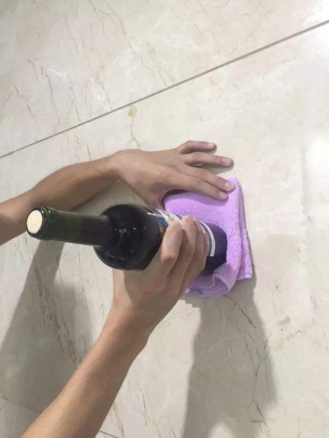 开红酒没有开瓶器最好办法,没有开瓶器怎么开红酒试试这三招