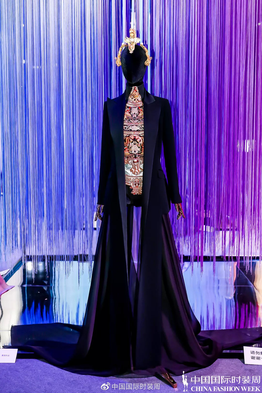 用丝线牵引时尚|“天锦地绣·华夏大美”刺绣艺术展精彩纷呈