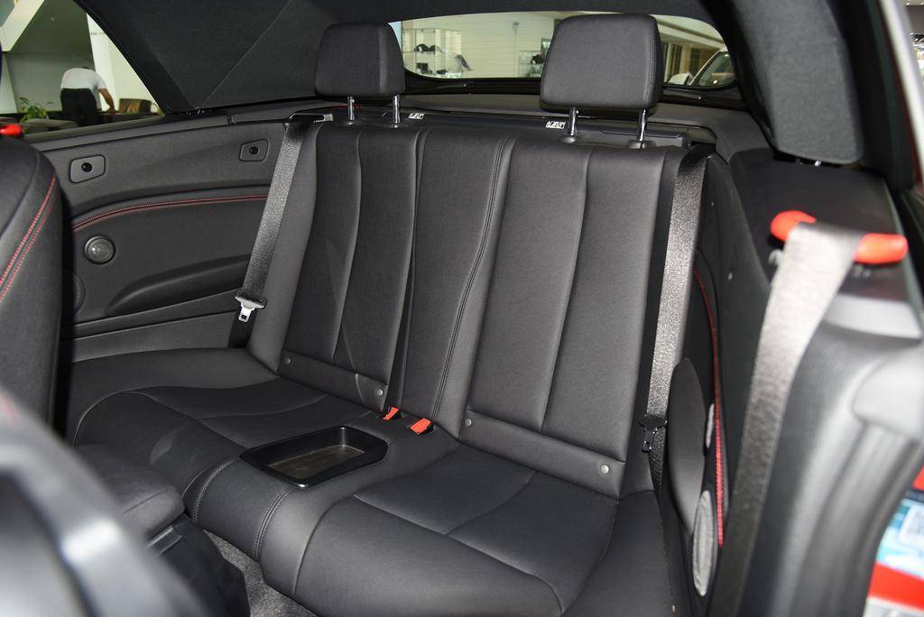 宝马225i四门2023款用车体验,宝马225i双门轿跑2023用车体验