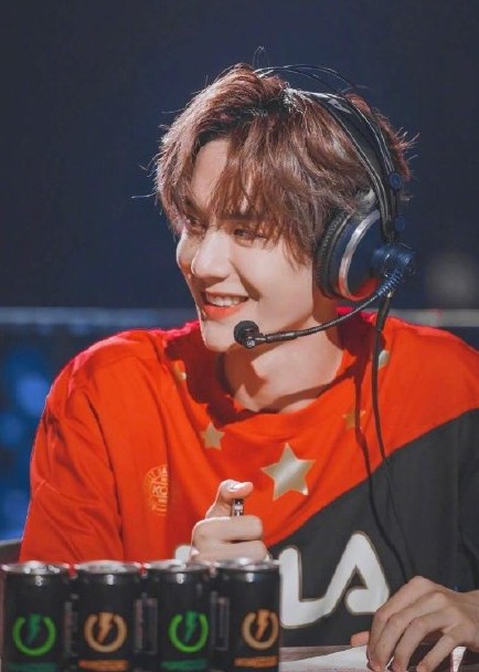 男明星有多少个王一博,明星们眼中的王一博