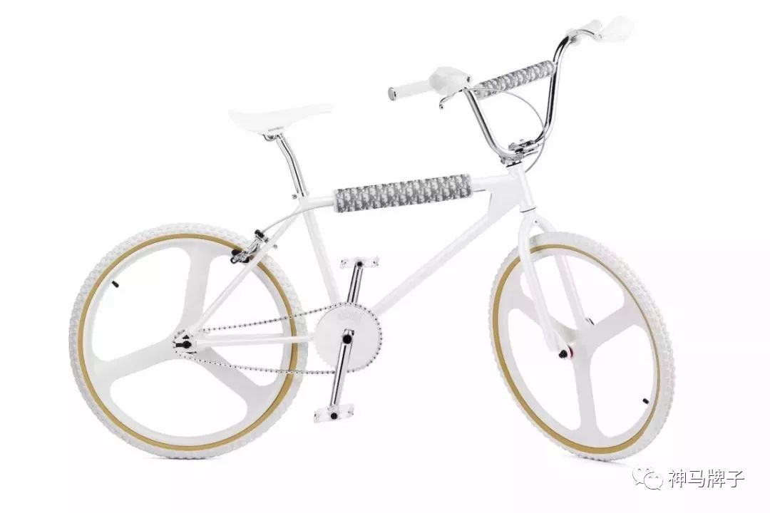 大牌又双叒“不务正业”：LV叠叠乐1万多，Dior自行车，Gucci香盘