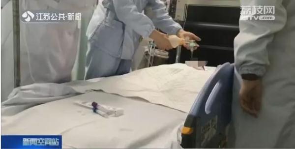 小孩吞咽异物被噎着,孩子吃饭不小心噎到