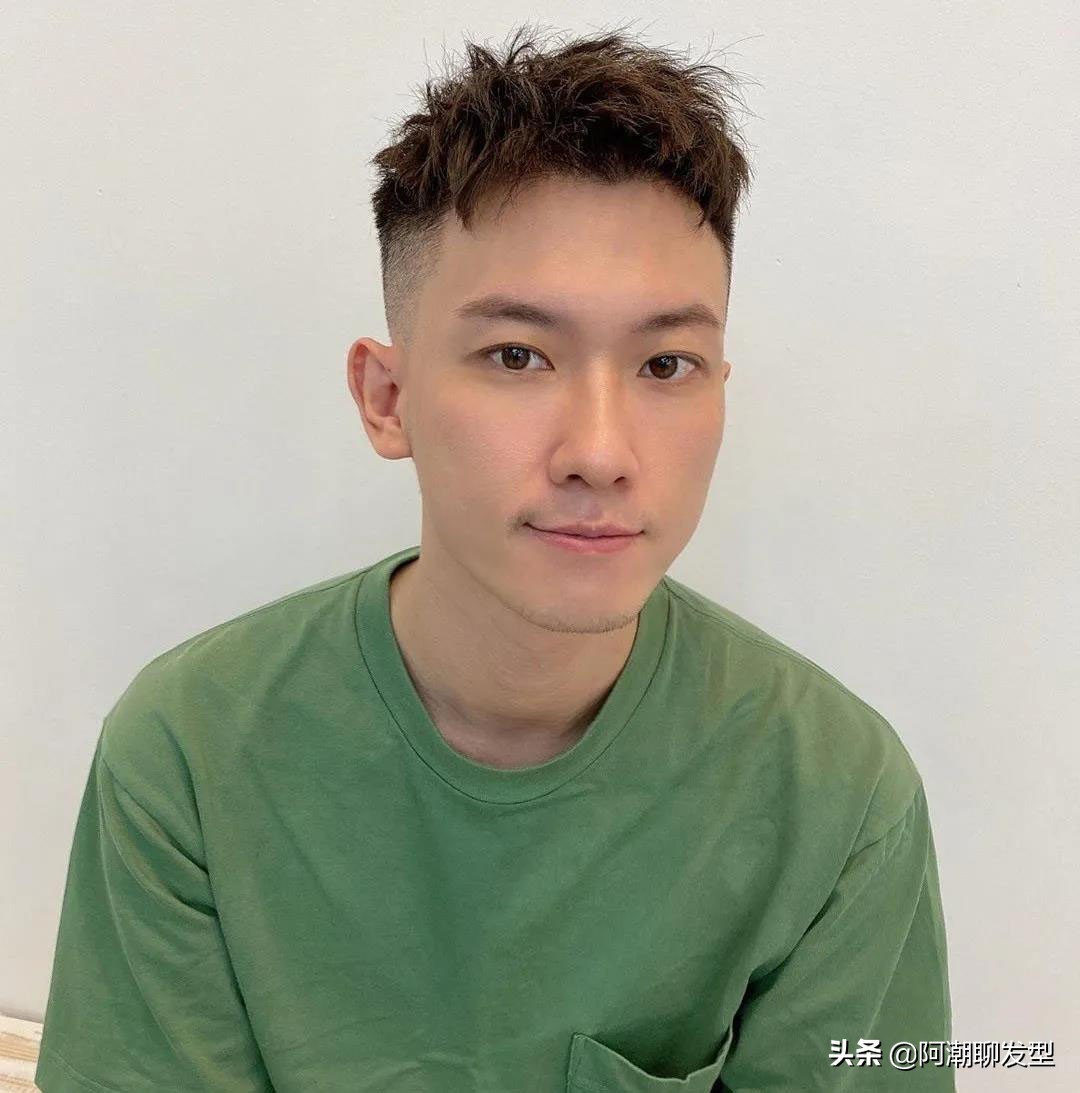 男生发型2020流行发型立着的,男生发型2020流行发型纹理烫教程