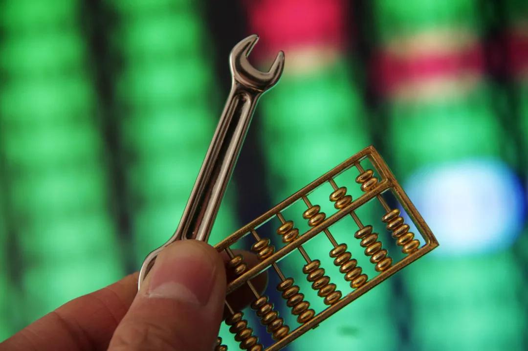 黄金突然惨跌原因是什么,黄金为什么突然暴跌的原因分析