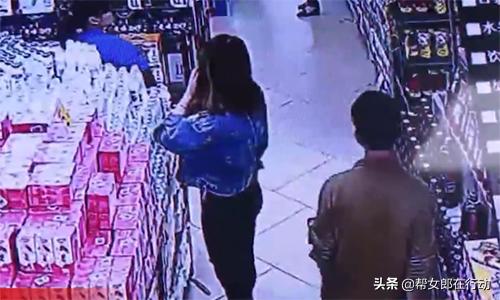 男子单身太久，为寻刺激疯狂*拍偷**女性*体下**，手机存400多个视频