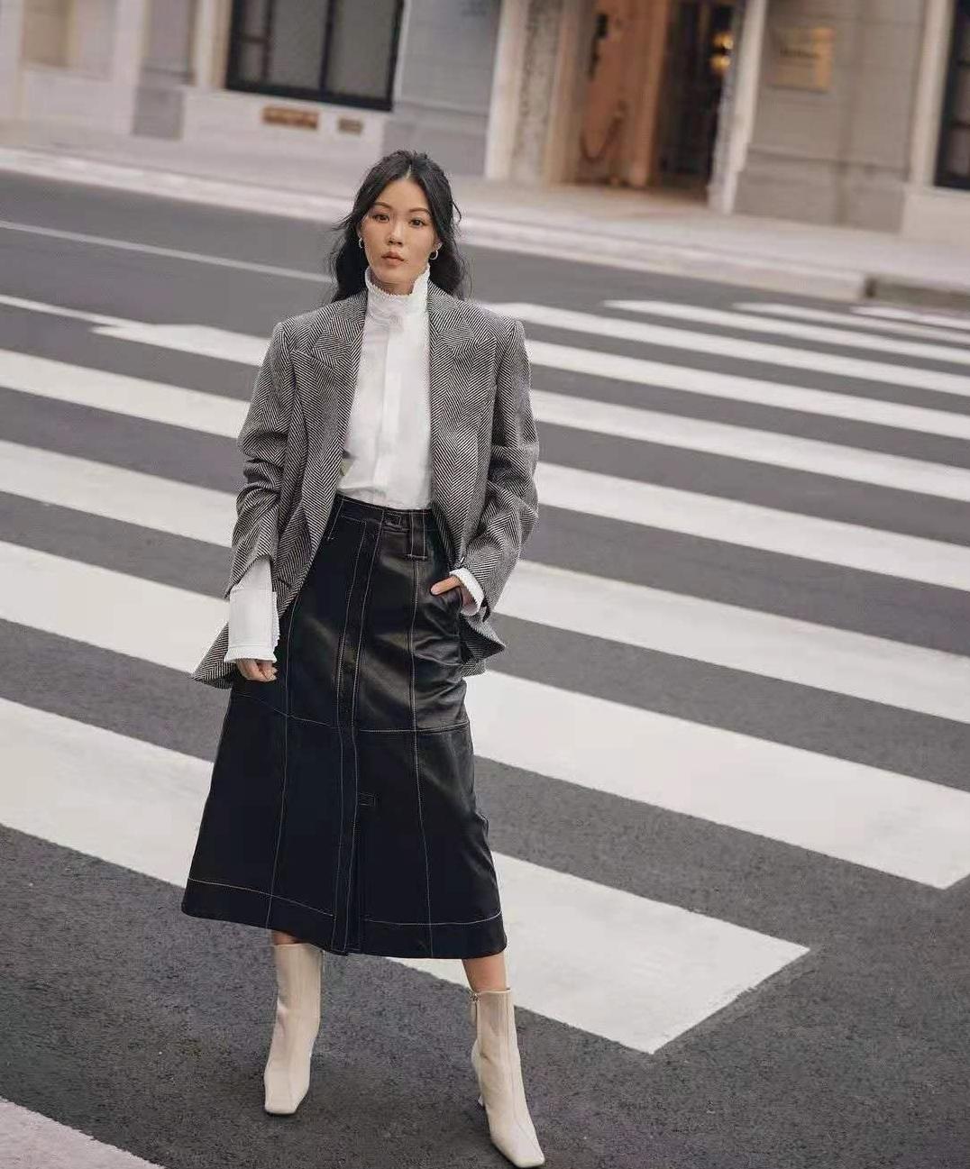 2021年最流行黄灰的穿搭,2023高级色系穿搭