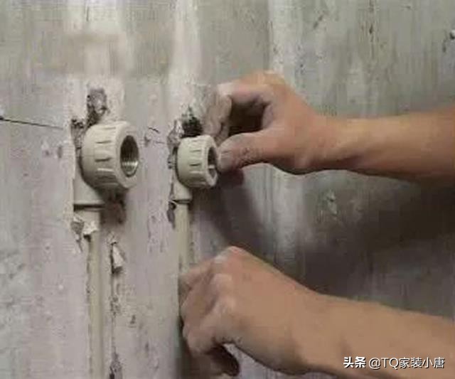 新房装修厕所水管安装,装修水管安装多少钱一米