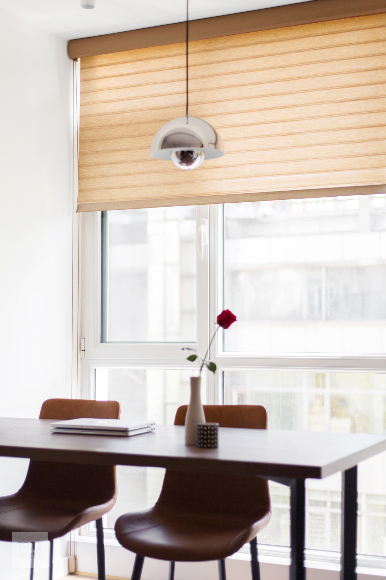 这家的电视柜既能收纳，也是喵星人乐园​