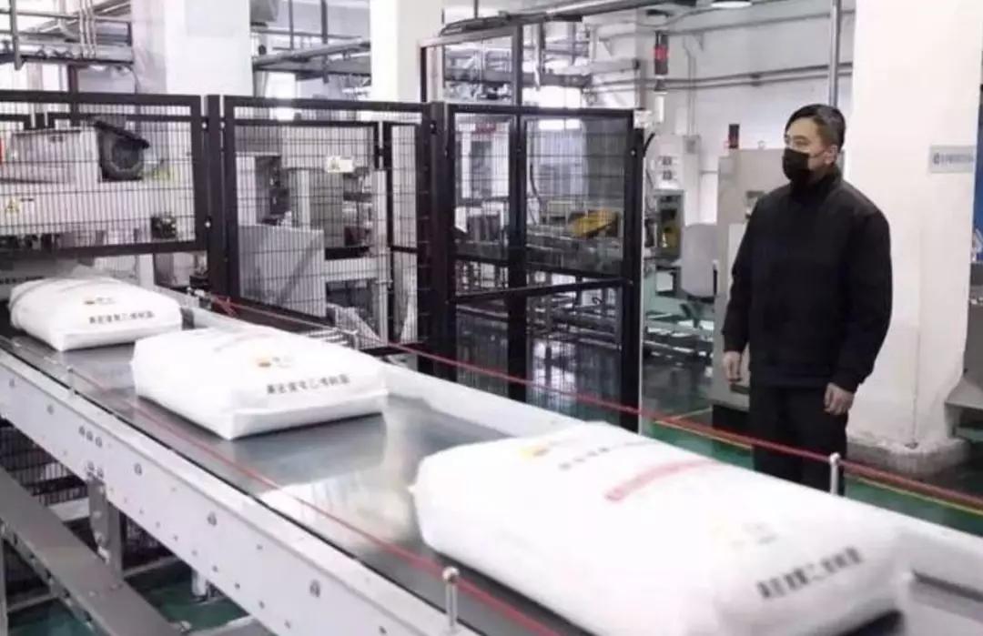 央企新兴际华生产防护服支援武汉,医用防护服紧缺物资