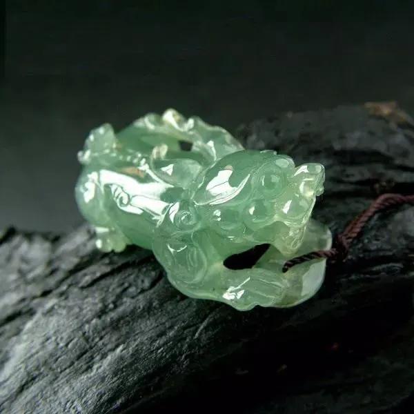 翡翠貔貅的寓意和佩戴技巧,翡翠玉貔貅知识