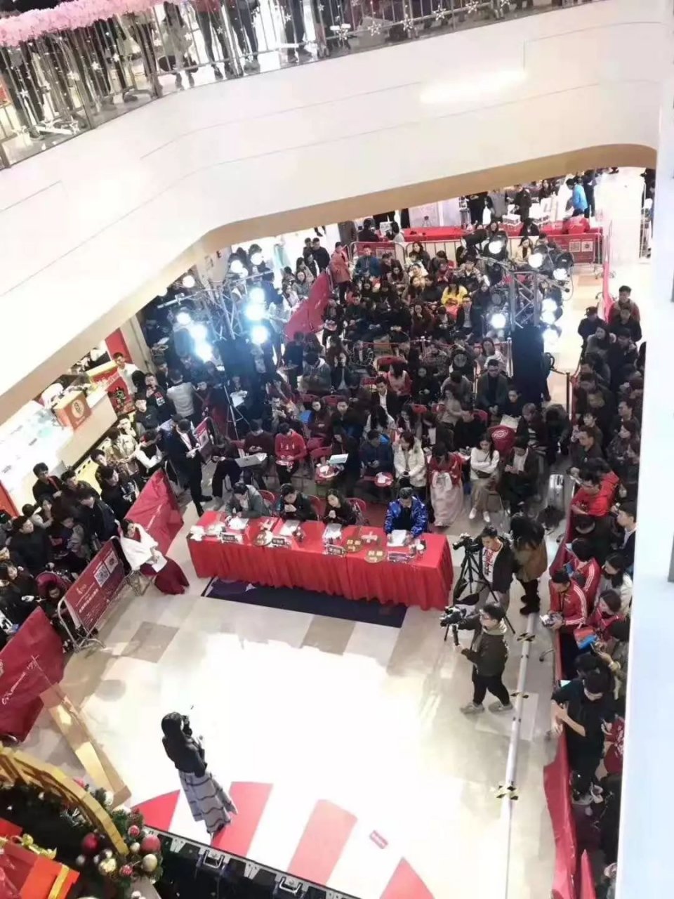 只要你想唱，我们给你舞台。站上舞台，你就是明星。