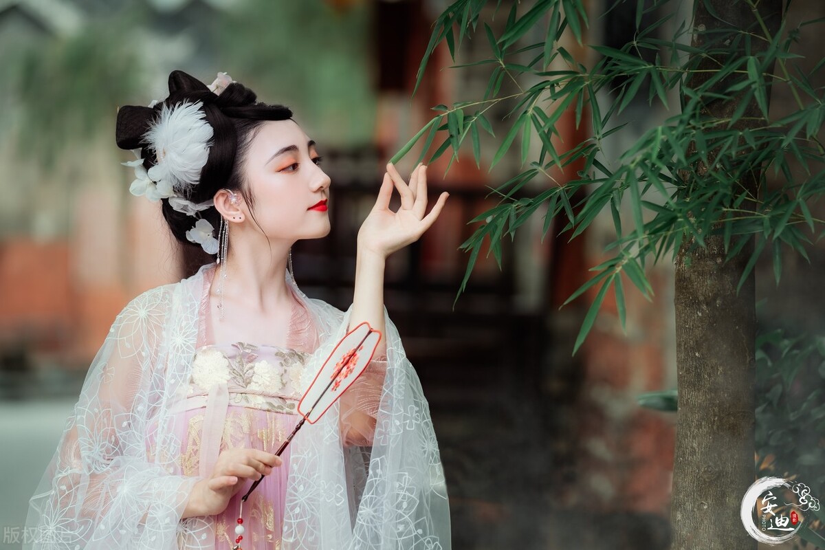 故事：成亲半月没圆房，夫君要从*楼青**纳妾，我一口答应他却反悔了