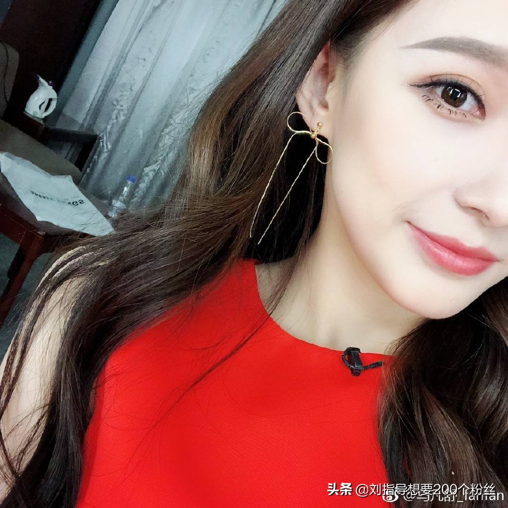 天下足球女主持人马舒凡,天下足球女主持人马凡舒漂亮