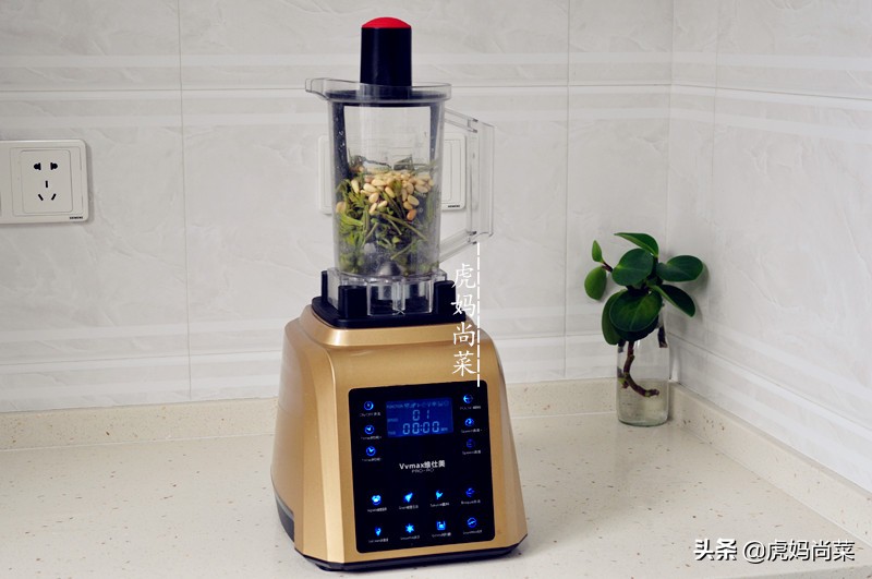 香椿面包正宗做法,香椿芽怎么烫着吃好吃