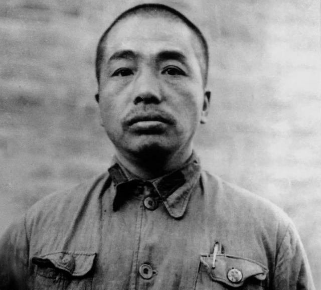 1953年，*德朱**与彭德怀下棋，*小平邓**观战不语，最终胜负如何？