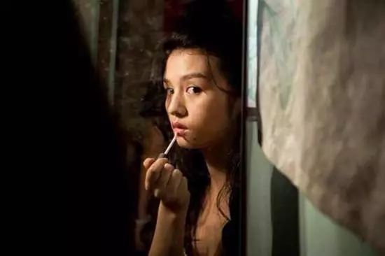 父亲死于狱中，暗恋母亲情人；拒绝拍戏的她、23岁却成金像奖影后