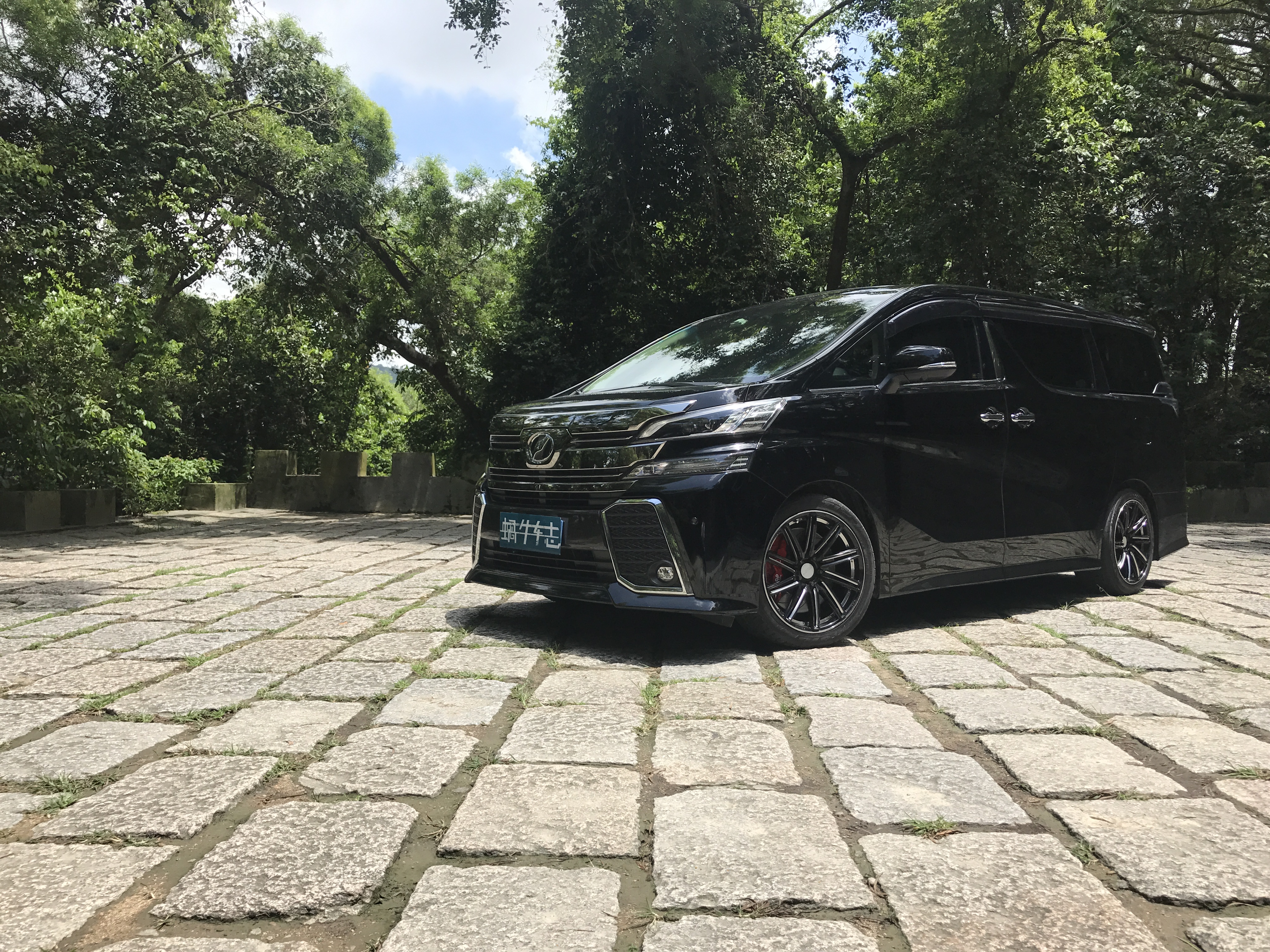 埃尔法丰田香港报价,丰田埃尔法为何能卖到100多万