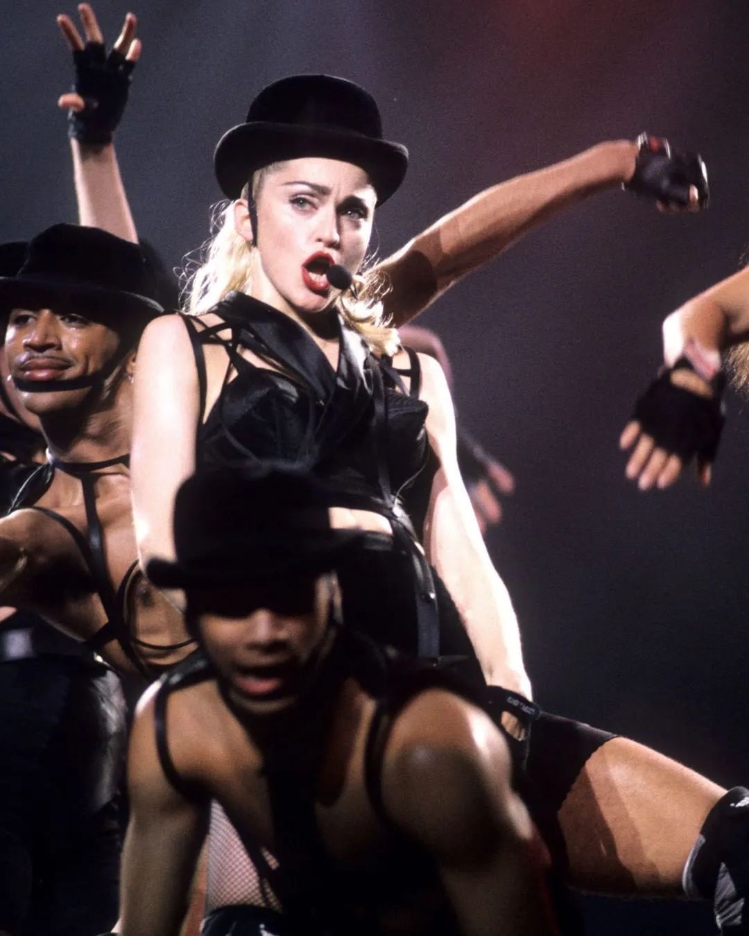 麦当娜年轻时热舞,麦当娜小甜甜照片