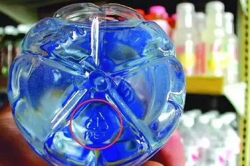 塑料瓶对我们生活有哪些危害,塑料瓶在太阳底下暴晒会致癌吗