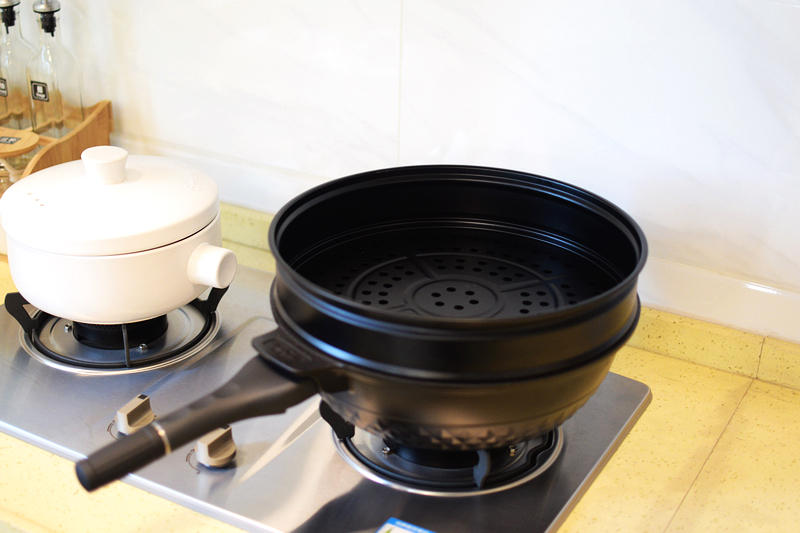 厨房空间开拓者---英国帝伯朗不粘锅,享受生活中美食的冲击