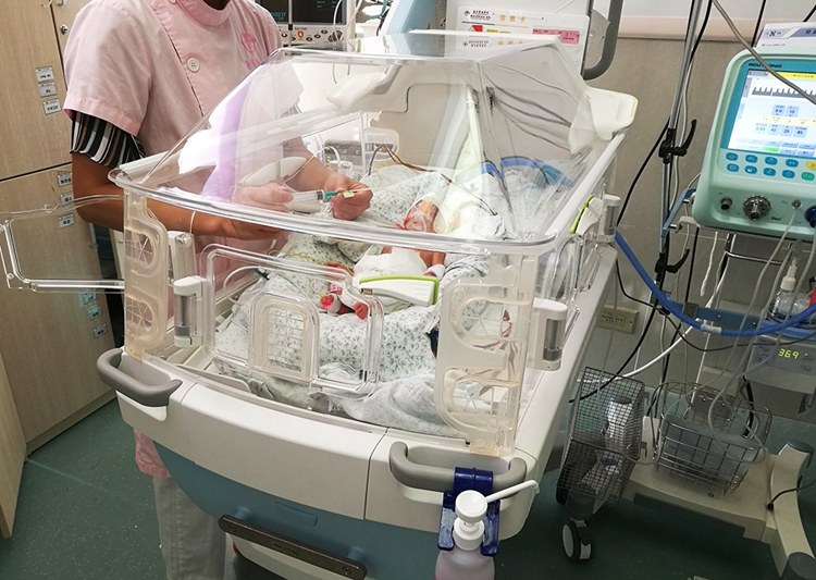 早产宝宝放弃治疗回家怎么办,早产27周宝宝可以放弃治疗吗