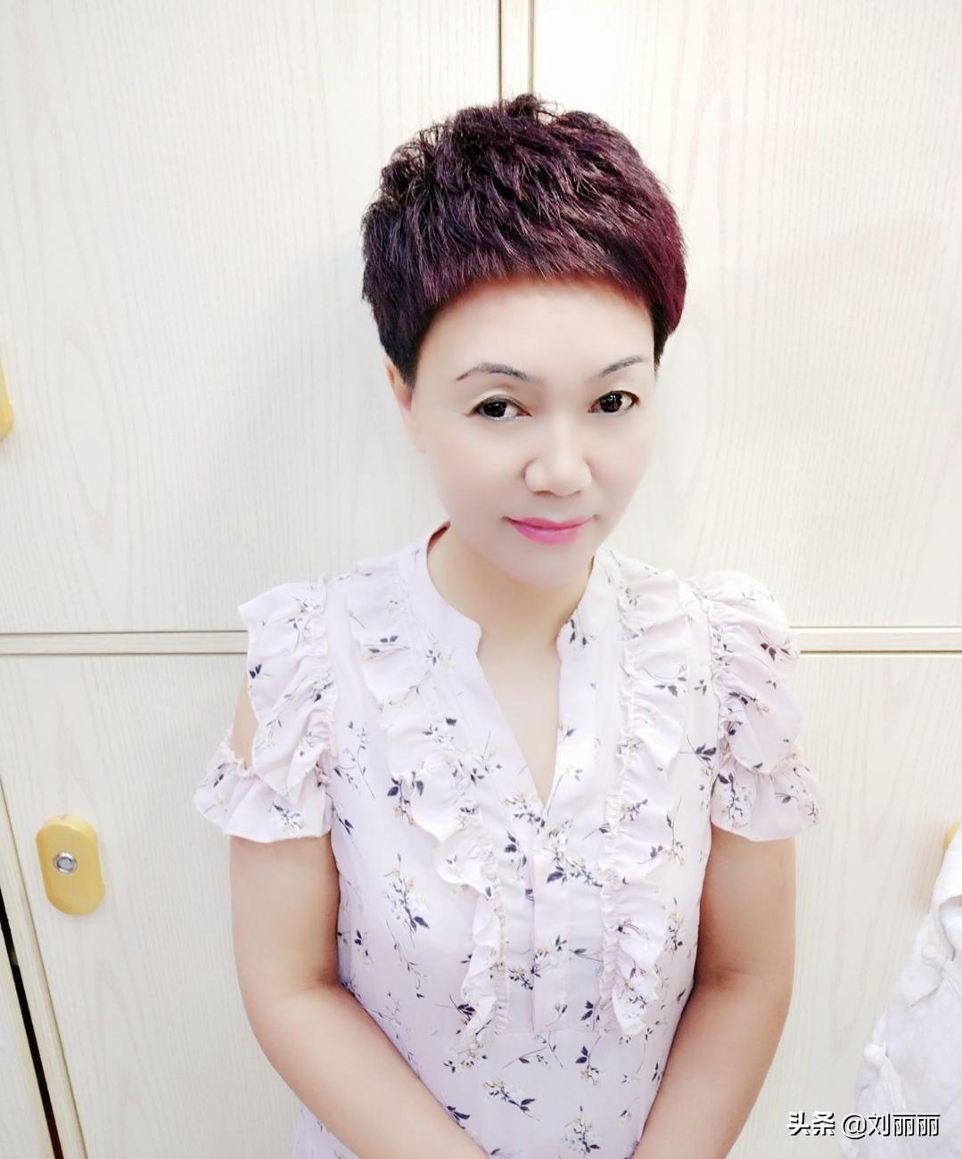 中年女发量少烫什么卷好看,40岁女人头发少烫什么卷好看洋气