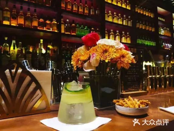 寻一处幽静角落,巷子里的小酒馆好惬意