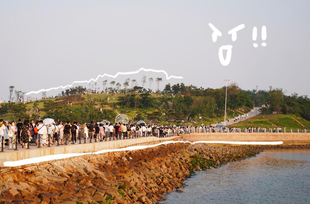 青岛的海给人很惬意,夏天青岛的海边热吗