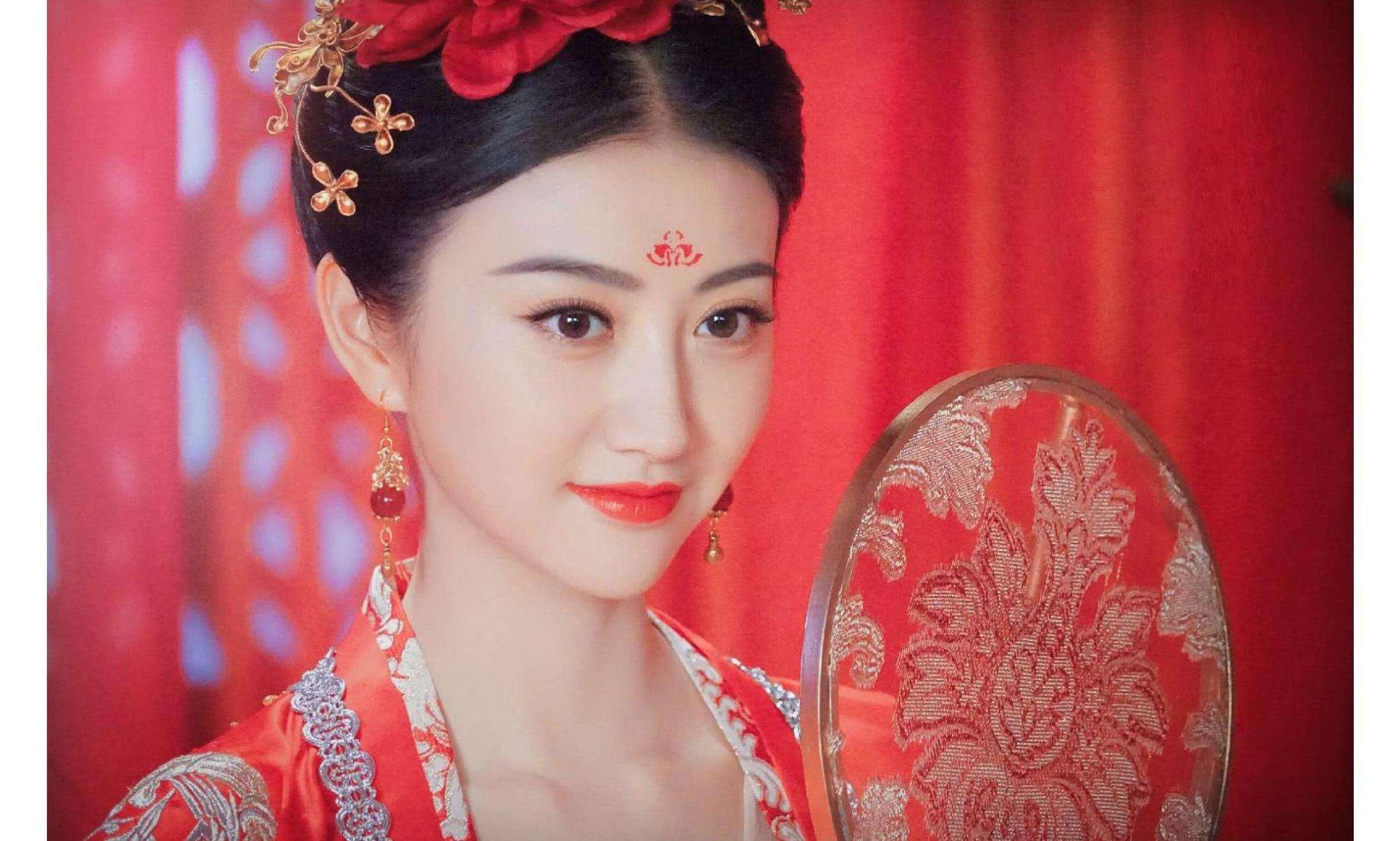 杨贵妃吃荔枝动用八百里加急,当年杨贵妃吃荔枝故事