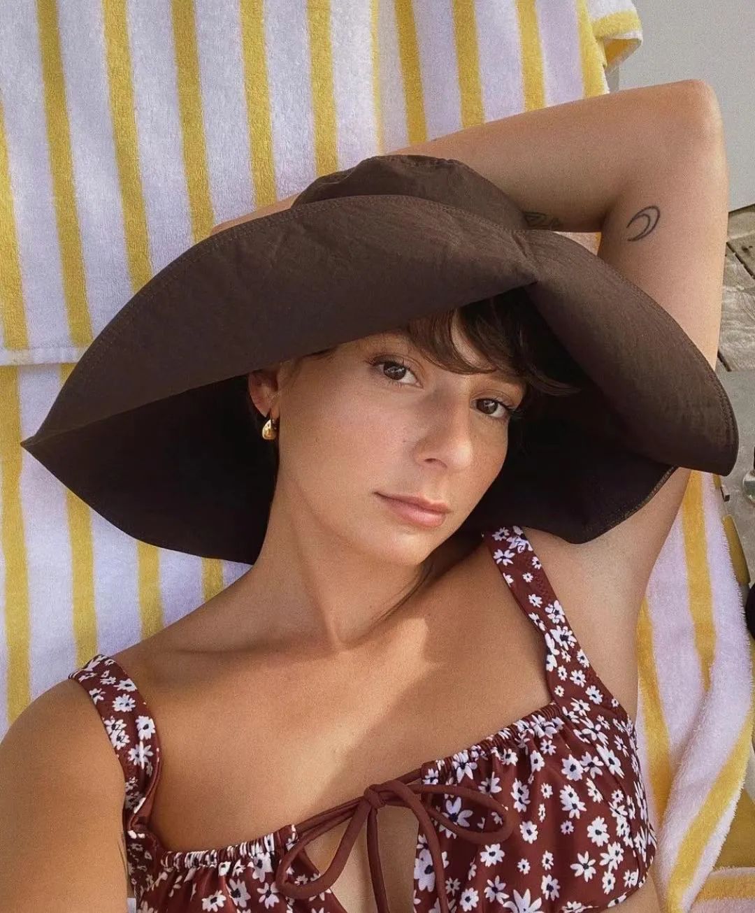 圆脸戴什么帽子比较好,圆脸女孩如何选帽子