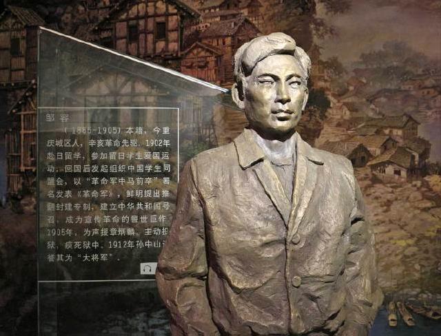 民国二“名骂”：一个自愿赴狱一个亡命天涯，数年后大“打”出手