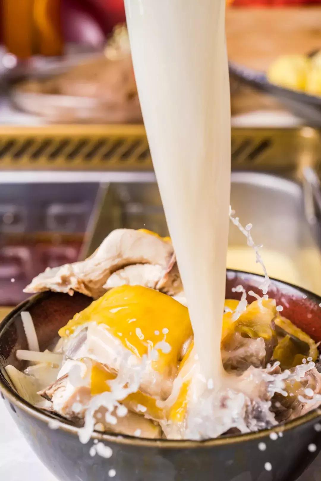 斥资1500万!人广惊现①家*场赌**火锅,明星、赌王千金都来打call