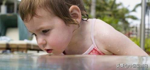 婴儿游泳好处及婴儿游泳注意事项,婴儿游泳有六大好处