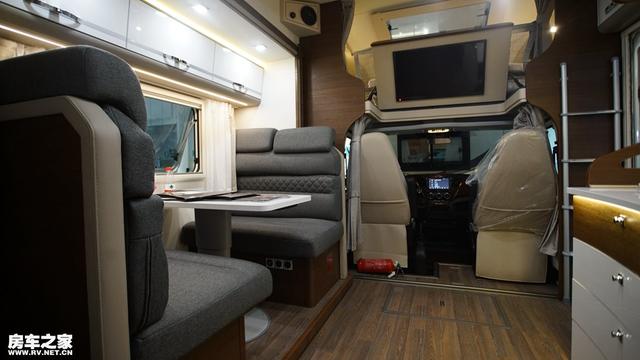 宇通依维柯6.5吨高配房车价格,宇通6.5t进口依维柯c型房车