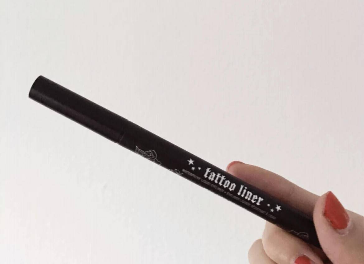 眼线画对眼睛有伤害吗,画眼线显得对眼