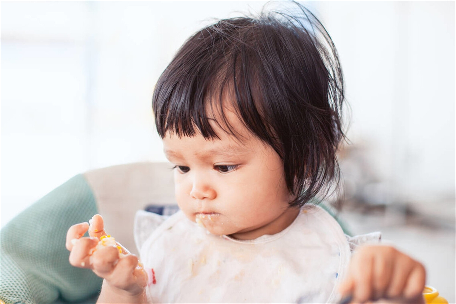 添加辅食后宝宝不爱喝水,宝宝添加辅食后不爱喝奶怎么办