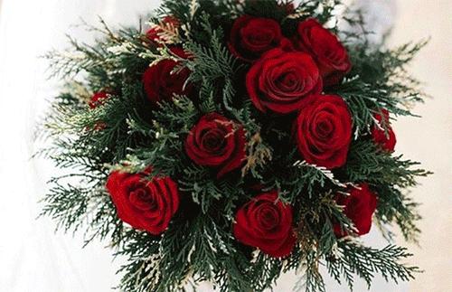 适合黄皮学生党做的新年美甲,粉色猪猪透色美甲