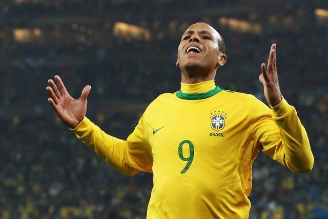 巴西9号魔咒,巴西9号球衣怎么换人了