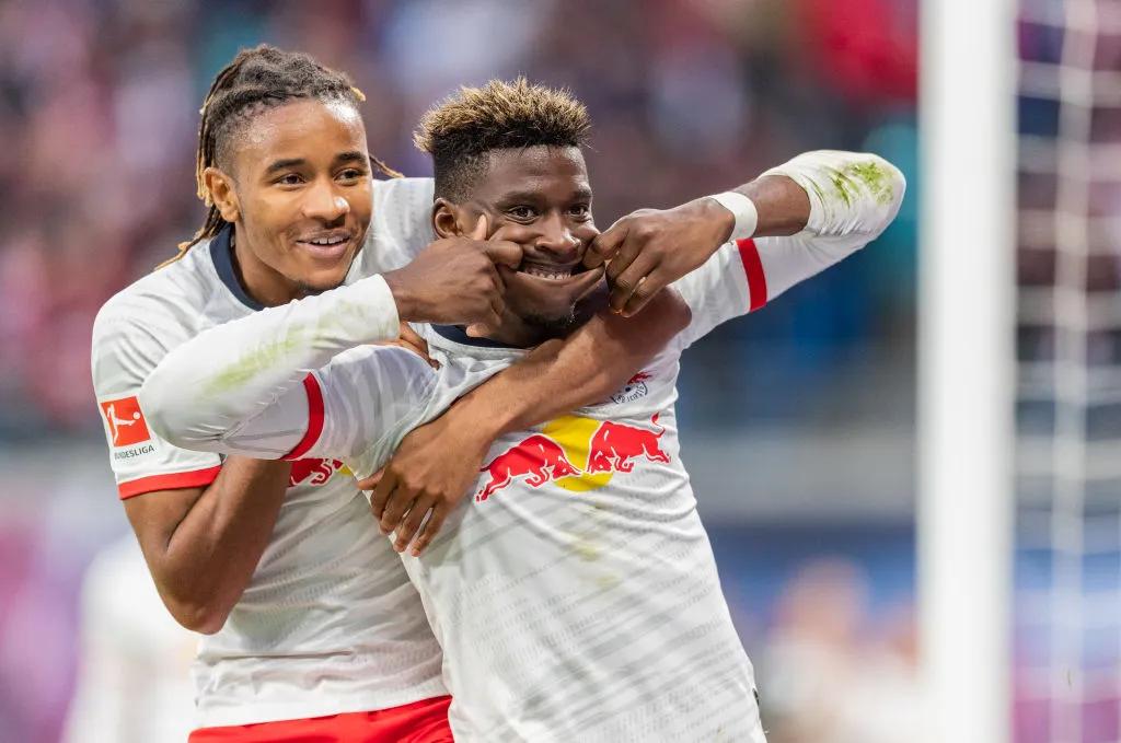 半程夺冠,欧冠三连冠和赛季6冠王