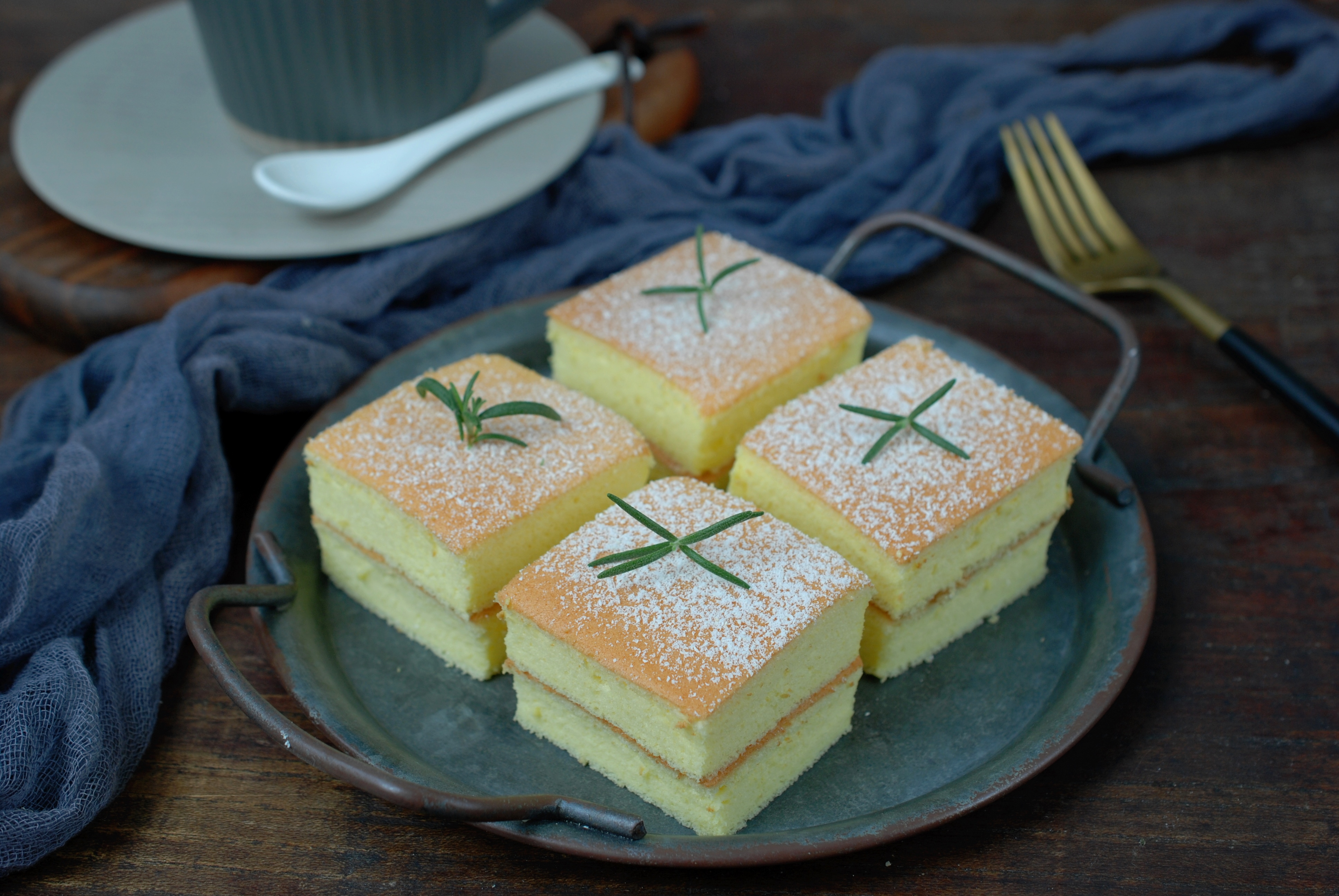 最简单的方形蛋糕,超级简单的蛋糕只需五步就能搞定