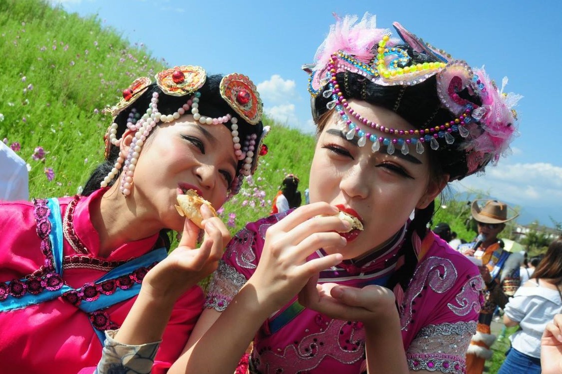 云南特产百花鲜花饼,正宗云南特产玫瑰鲜花饼