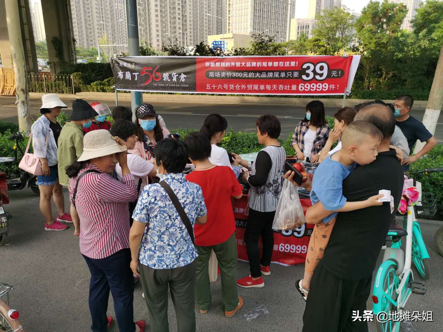 2023年摆地摊卖袜子挣钱吗,摆地摊18种火爆模式卖袜子