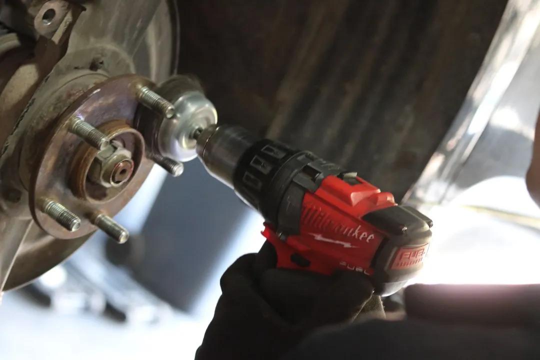 怪兽翻新车,怪兽修车翻新艾力绅