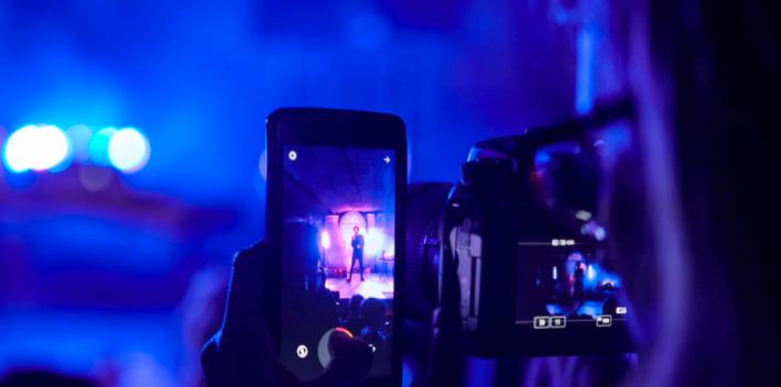 他以“表帝”自居,受粉丝膜拜,真面目令人惊讶……